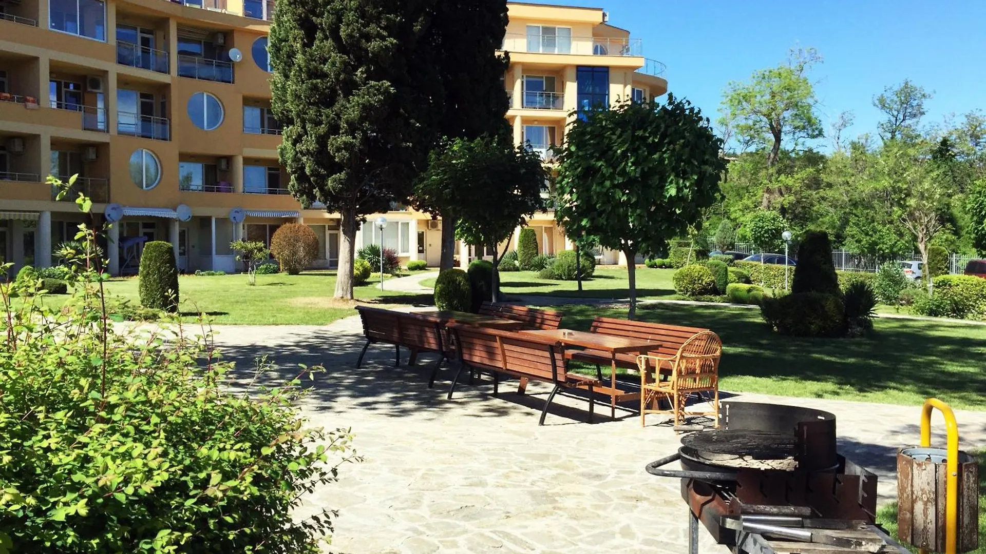 Varna Garden View Apartment